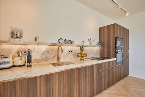 Penthouse with view of the Eiffel Tower-Faubourg