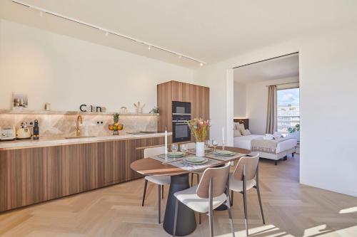 Penthouse with view of the Eiffel Tower-Faubourg