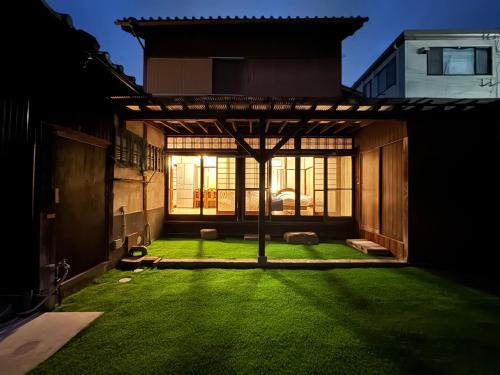 Κήπος έξω από το Jikka Japan