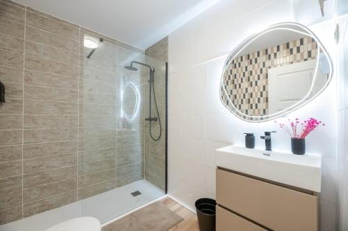 Charming 4-Bedroom Apartment in Malaga's Historic Center
