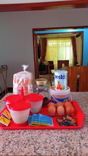 een aanrechtblad met een dienblad met eieren en andere ingrediënten bij Lavish Luxury Homes in Tengeru