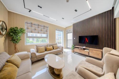 1BR Private Apt in Al Zahia - Pool View - Workstation