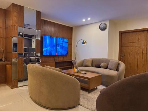 Kuchyň nebo kuchyňský kout v ubytování Skyluxe Designer Suites with rooftop Pool, Gym, Sauna & Self Check In