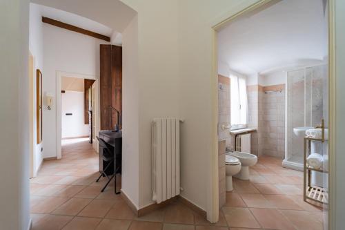 a bathroom with a toilet and a sink at La Terrazza in Centro Storico - Free Wifi & AC in Savigliano