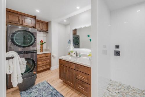 Dapur atau dapur kecil di Kapalua Ridge Villas 2612 · KRV 2612 Renovated 1BD Ocean Views W