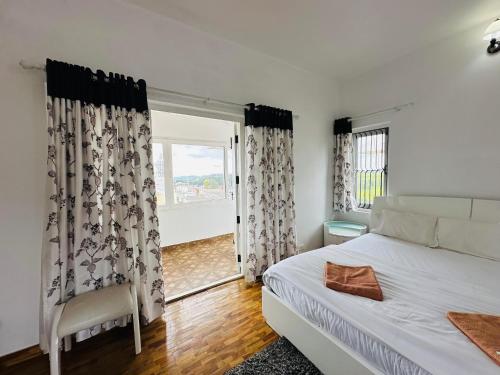 Postel nebo postele na pokoji v ubytování HAILSTONE HOME STAY