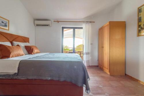 Apartment Gašpar 2 with terrace near the beach