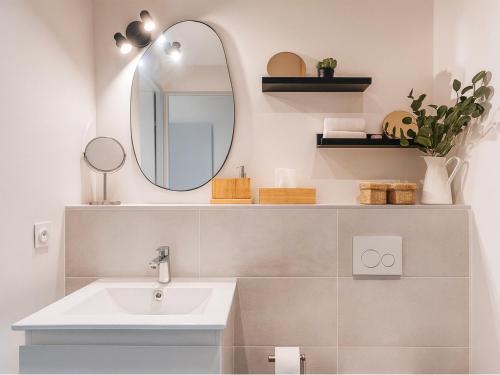 Modern apartment with AC near Old Nice & Beach