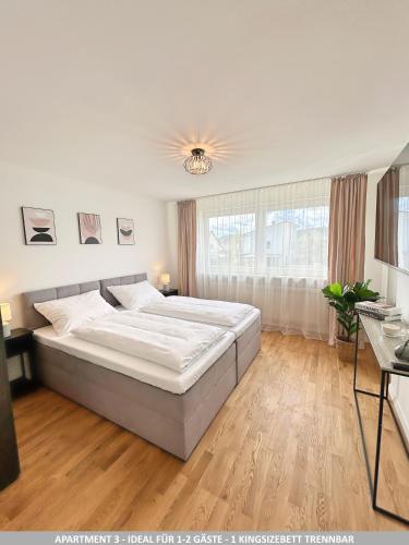 a bedroom with a large bed in a room at Basilisk Homes - in Grenzach-Wyhlen bei Basel - 4 x Moderne Fewos je 1bis2, 1bis4 oder 1bis6 Pers mit Küche und Balkon oder Terrasse - Parkplätze vorhanden in Grenzach-Wyhlen