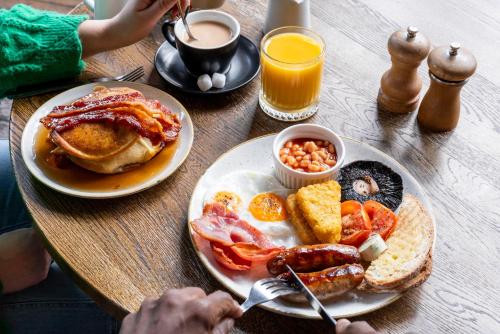 Jídlo v hotelu nebo okolí