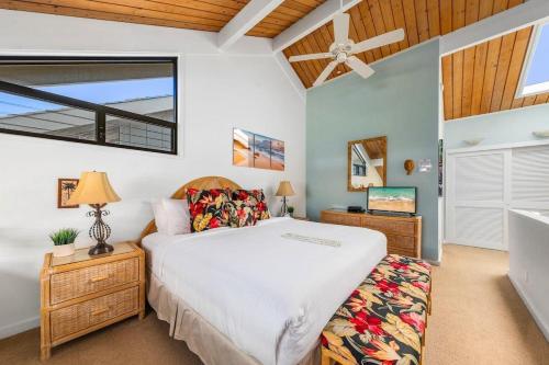 Postel nebo postele na pokoji v ubytování Kahana Village 33 · KHV 33 Oceanfront 2BD Villa Spectacular Ocea