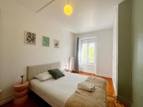 Postel nebo postele na pokoji v ubytování Celestine - appartement 4 personnes - check in h24 - wifi