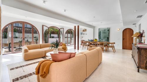 VACATION MARBELLA I Villa Lumea, Luxury Villa, Private Heated Pool, Andalusian Charm Oasis, Walking Distance to Puerto Banus and Beaches