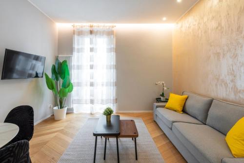 B Home - Modern Elegance for 4 People