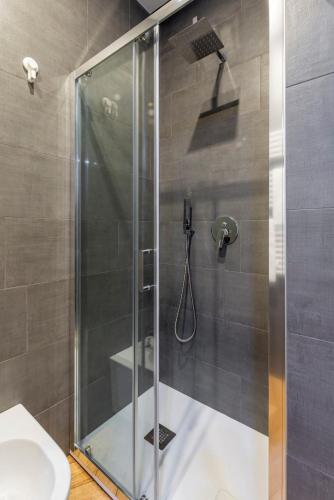 B Home - Modern Elegance for 4 People