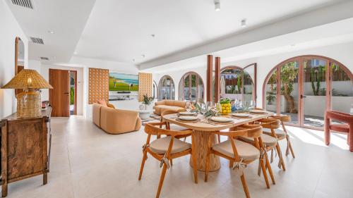 VACATION MARBELLA I Villa Lumea, Luxury Villa, Private Heated Pool, Andalusian Charm Oasis, Walking Distance to Puerto Banus and Beaches