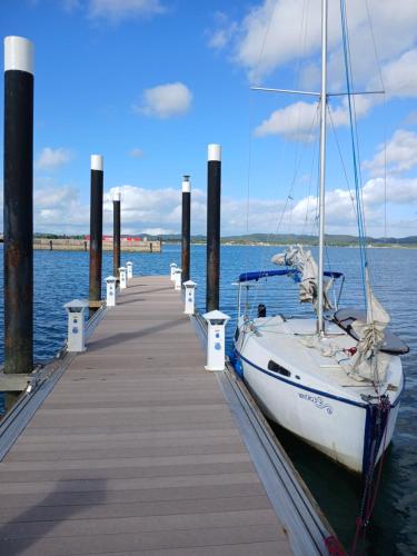 a boat docked at a dock in the water at Veleiro Ventão in Aracaju