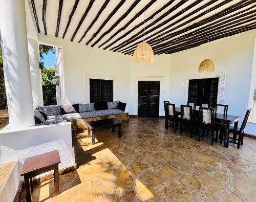 Μια τηλεόραση ή/και κέντρο ψυχαγωγίας στο Villa Kazungu