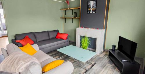 Μια τηλεόραση ή/και κέντρο ψυχαγωγίας στο MODERNE ET RENOVE Capacité 4 personnes, 1 chambre, Terrasse in Dunkerque