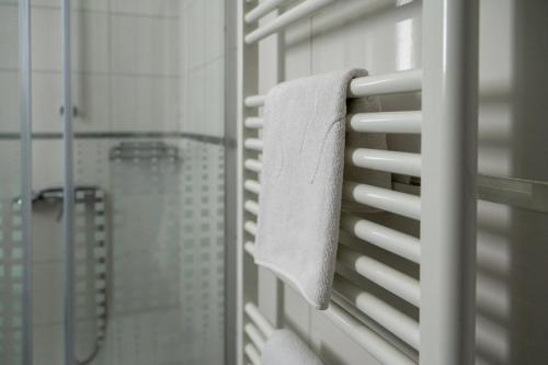 a bathroom with a towel hanging on a window at F&M Apartman in Egerszalók
