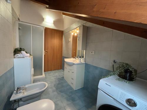 Ένα μπάνιο στο L'Attico di Luca