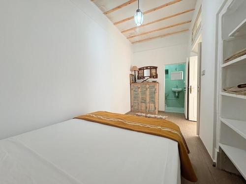 Ένα ή περισσότερα κρεβάτια σε δωμάτιο στο Riad Lailouza