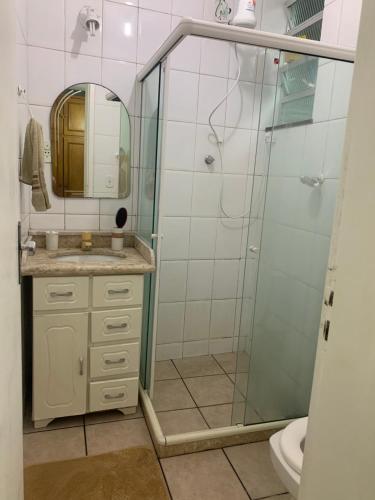 Phòng tắm tại Apartamento temporada Cabo Frio