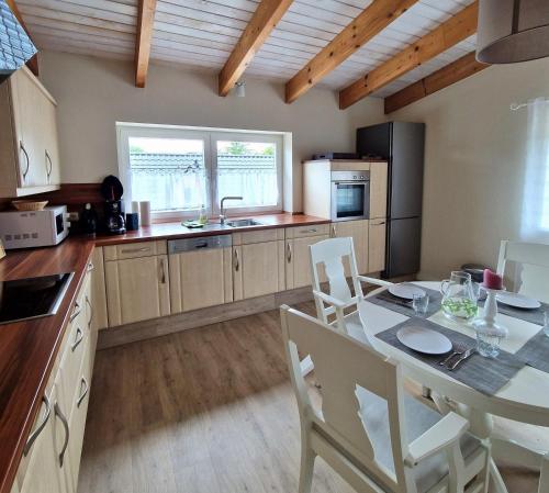 Kuchyň nebo kuchyňský kout v ubytování Sommerhaus mit Dachterrasse - ABC324