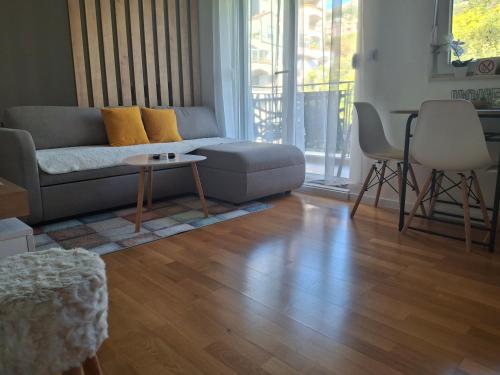 Ruang duduk di Apartman ENEM