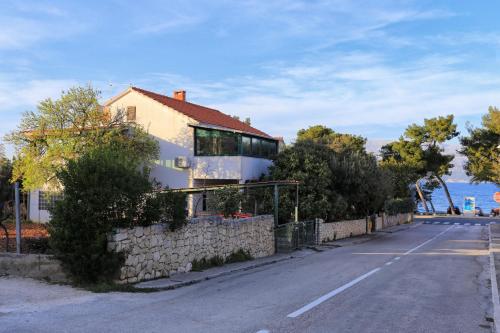 Apartments by the sea Supetar, Brac - 7549