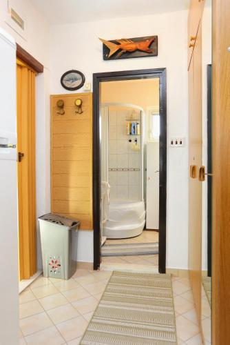 Apartments by the sea Supetar, Brac - 7549