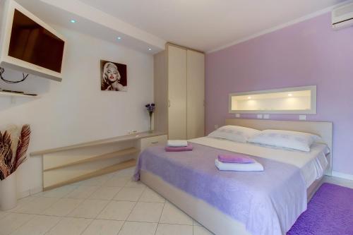 Apartments by the sea Mali Losinj, Losinj - 18322