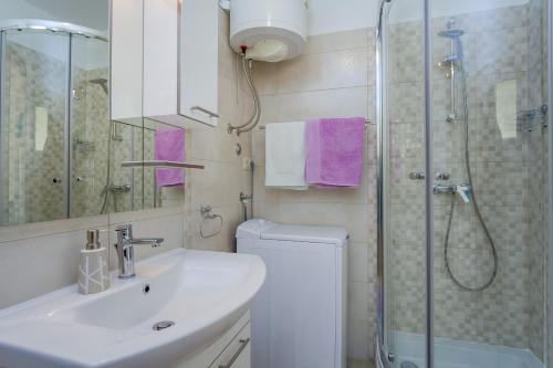 Apartments by the sea Mali Losinj, Losinj - 18322