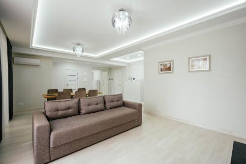 Spacious City Park Apartment!