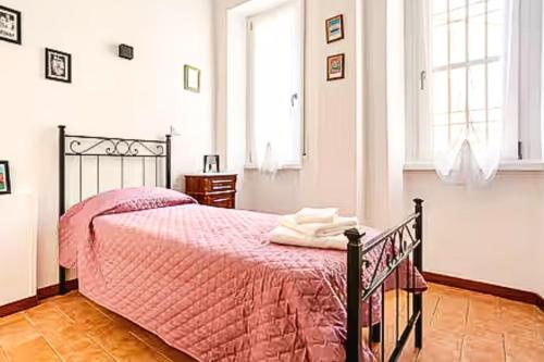 2 Bedroom Apartment for 4 Quiet Tram 8 to Trastevere Vatican