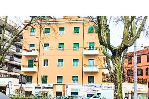 2 Bedroom Apartment for 4 Quiet Tram 8 to Trastevere Vatican