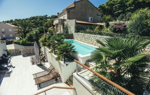 Palm Tree Apartments