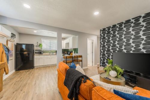 a living room with a couch and a tv at Home in Kansas City 15 mins to KCI with a KING bed and workspace in Riverside