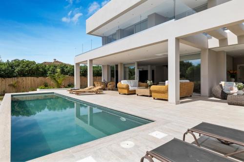 Villa Adelfa - Beachside Modern Villa in Marbella