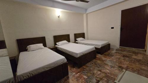 Ένα ή περισσότερα κρεβάτια σε δωμάτιο στο StayOra Guest House