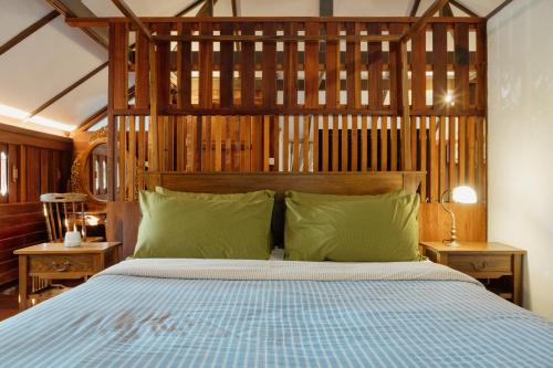Postel nebo postele na pokoji v ubytování The Yard Hostel Chiang Mai