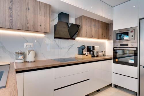 Spacious Modern 3BD Apartment