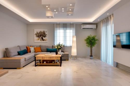 Spacious Modern 3BD Apartment