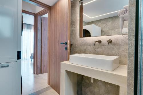 Spacious Modern 3BD Apartment