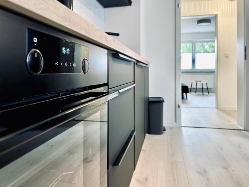 a kitchen with an oven and a counter top at Waldblick Hilgert - Moderne FeWo im Westerwald 
