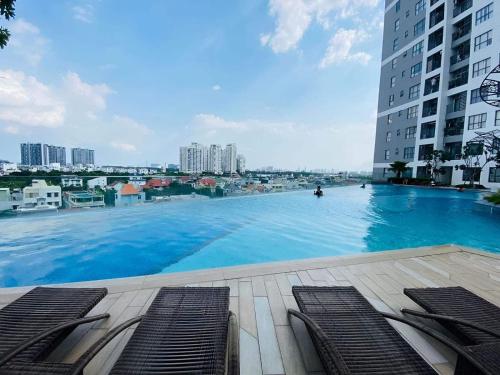 a large swimming pool in the middle of a building at The Luxe Collection Sun Avenue Riverside District 2 Suite in Ho Chi Minh City