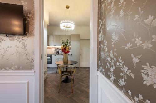 B Home - Diamond in the City Center