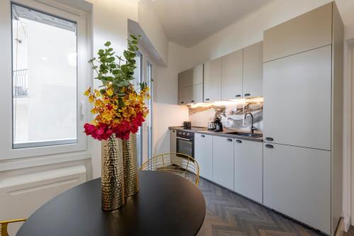 B Home - Diamond in the City Center