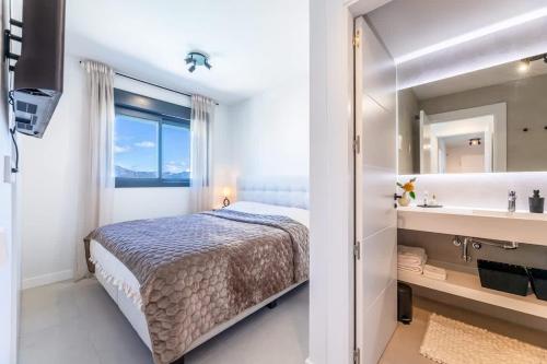 Luxury 2BD Flat - Pools - Parking - Spa - Gym
