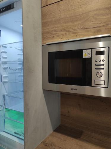 Una cocina o cocineta en Moderný apartmán pri lesoparku